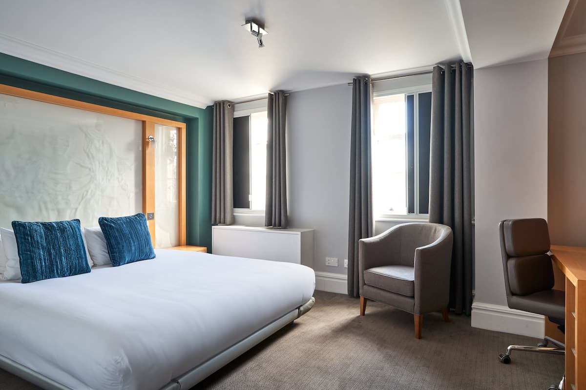 Deluxe King Room | 1 slaapkamer, een kluis op de kamer, een bureau