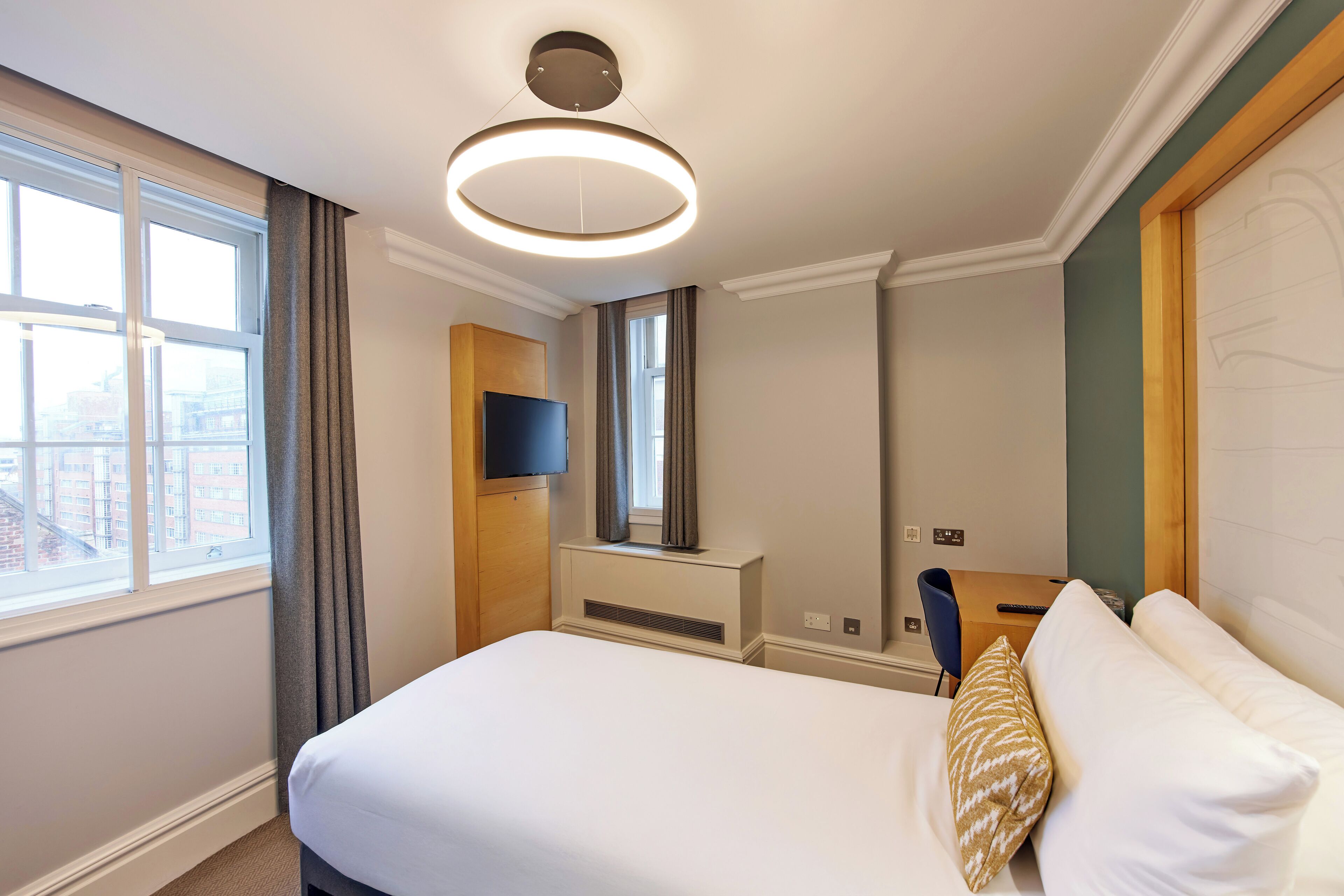 Standard Single Room | In-room safe, desk, laptop workspace, blackout drapes