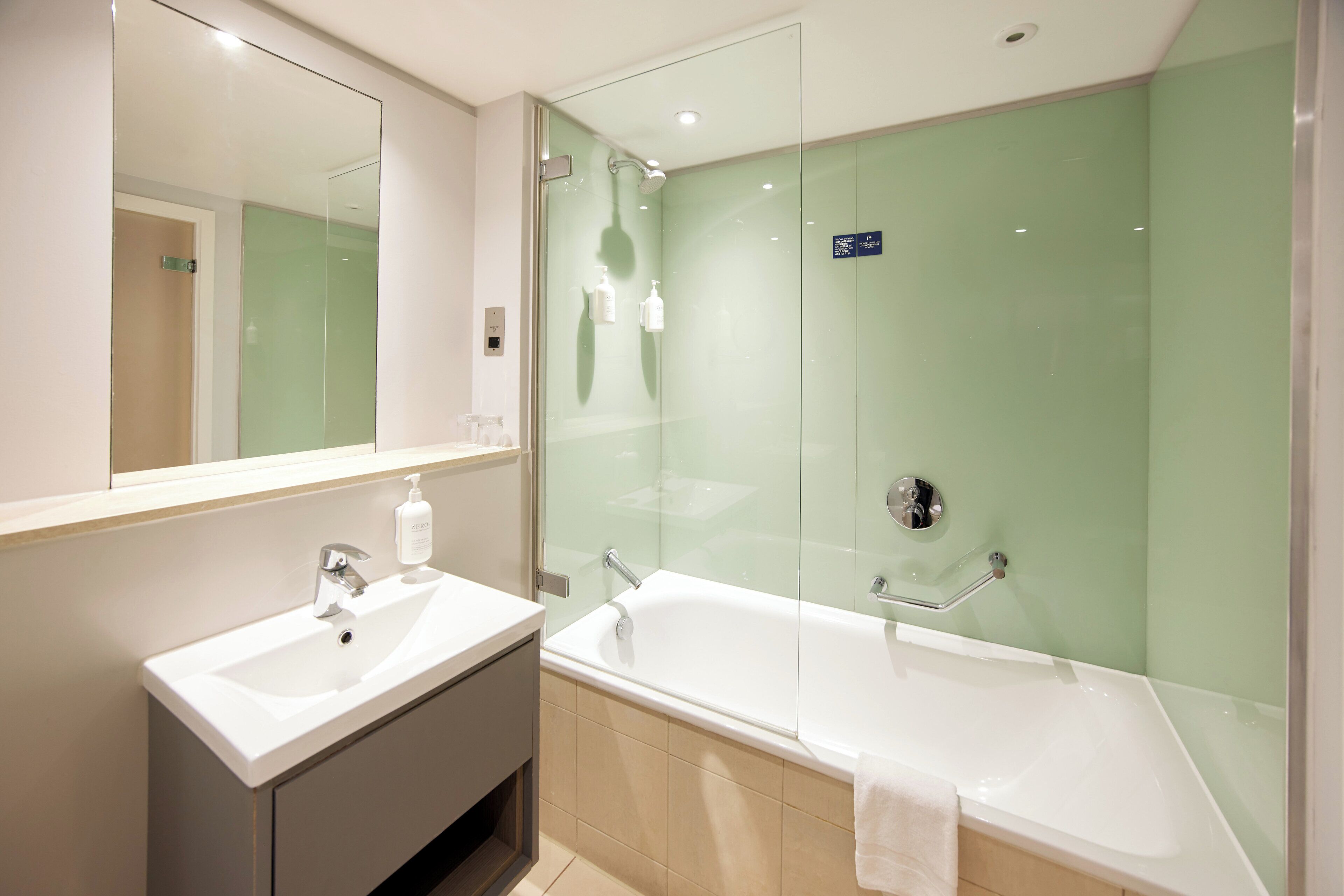 Photo - Thistle London Park Lane