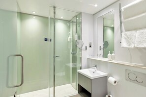 Familiekamer | Badkamer | Gratis toiletartikelen, een haardroger, handdoeken