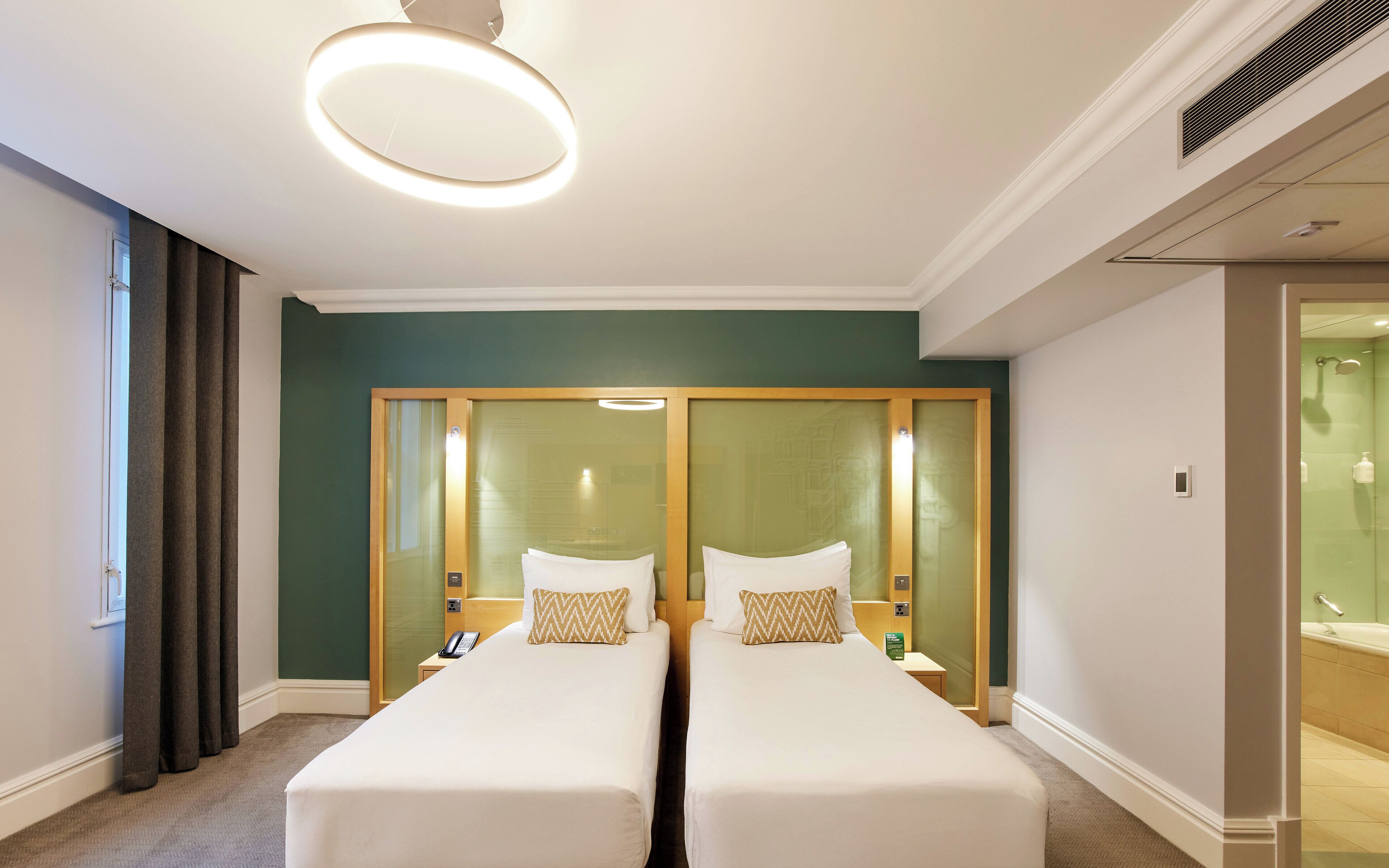 Photo - Thistle London Park Lane