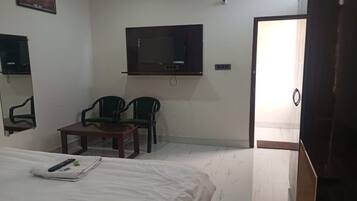 Standard Room | In-room safe, free WiFi, bed sheets
