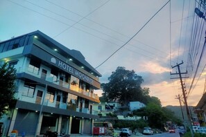 ด้านหน้าที่พัก