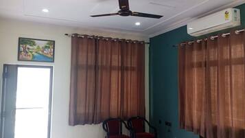 Superior Room | In-room safe, free WiFi, bed sheets