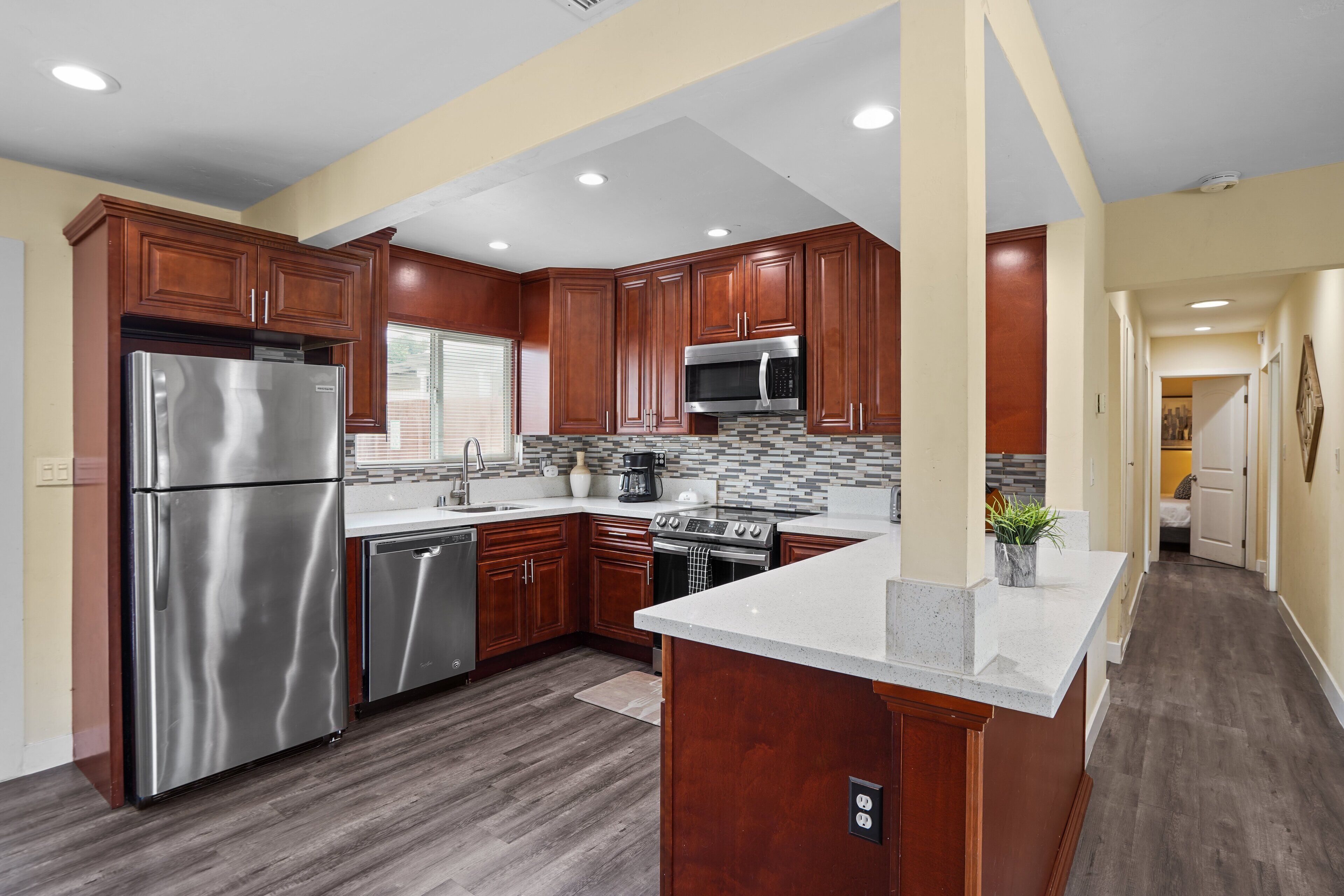 冰箱、微波炉、烤箱、炉灶