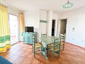 Appartement, 1 chambre, patio | Coin séjour