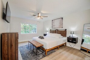 5 slaapkamers, een bureau, een strijkplank/strijkijzer, gratis wifi