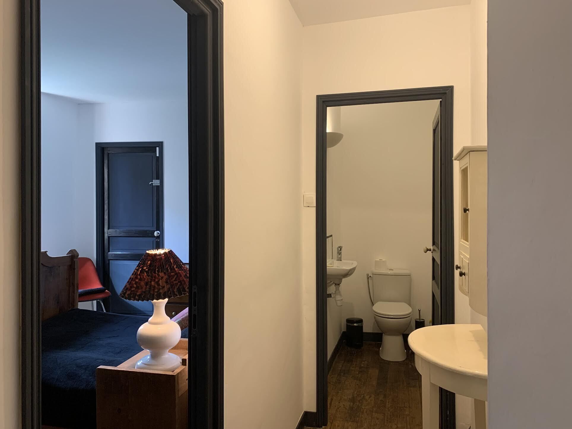 Ducha, secador de pelo, toallas y jabón