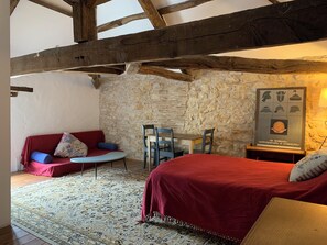 5 dormitoris, escriptori, planxa i posts de planxar i wifi gratuïta