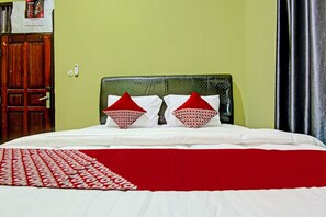 Standard Double Room | Free WiFi, bed sheets