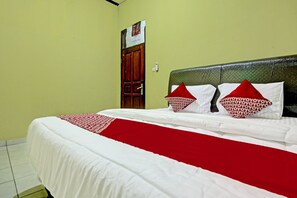 Standard Double Room | Free WiFi, bed sheets - Hotel O Firza Homestay (Palembang)