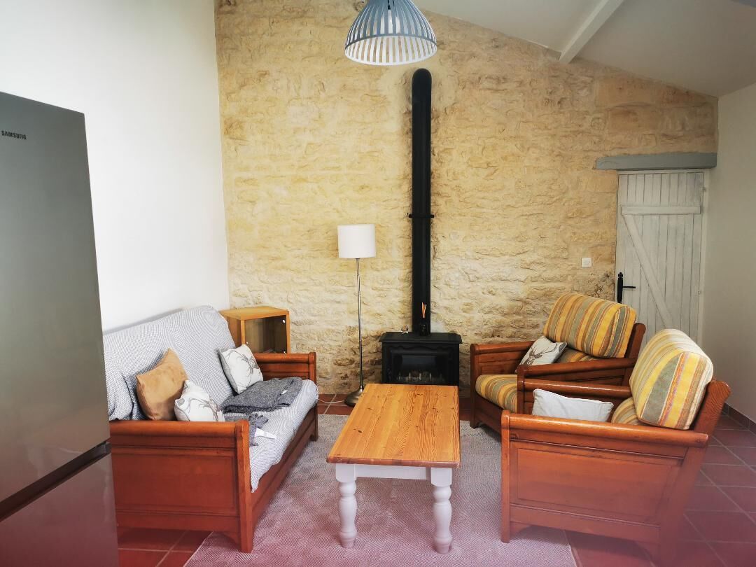 TV connectée, baby-foot, table de tennis de table, livres