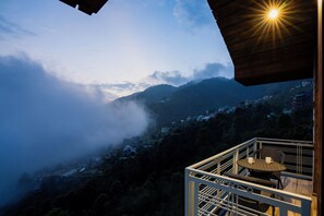 Junior Room | Egyptian cotton sheets, premium bedding, memory foam beds, minibar - Alt life upper Bhagsu Mcleodganj (Dharamshala)
