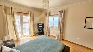 3 chambres, fer et planche à repasser, Wi-Fi, literie fournie