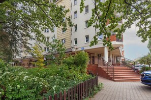 Exterior - Apartment in Warsaw Ursus by Renters (Warsaw)