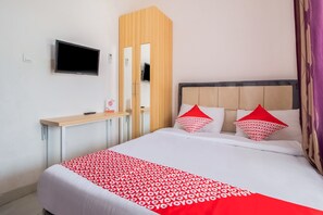 标准双人房 | 办公桌、免费 WiFi、床单