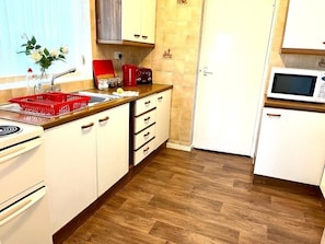 บ้านพักคลาสสิก, ห้องน้ำในตัว, วิวสวน (House-0) | ครัวส่วนกลาง