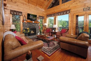 Smart TV, fireplace - Cozy 3BR cabin with hot tub and pool table! Excellent outdoor seating & sleeps 8 (Sevierville)