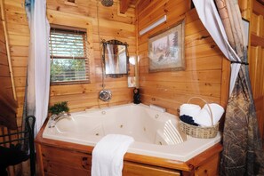 Bathroom - Cozy 3BR cabin with hot tub and pool table! Excellent outdoor seating & sleeps 8 (Sevierville)