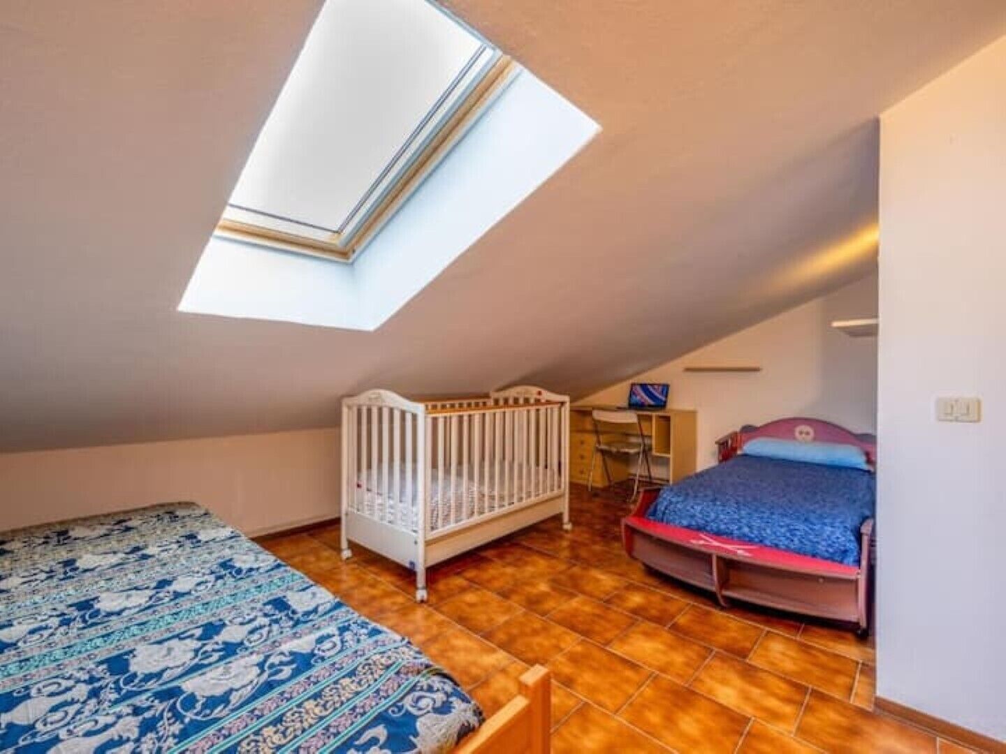 3 Schlafzimmer, Schreibtisch, Bügeleisen/Bügelbrett, Reisekinderbett