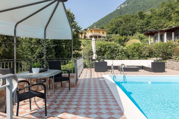 Pool - Villa Montagne e Lago  with spectacular view and private pool (Villanuova sul Clisi)