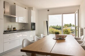 Dining - Villa Montagne e Lago  with spectacular view and private pool (Villanuova sul Clisi)