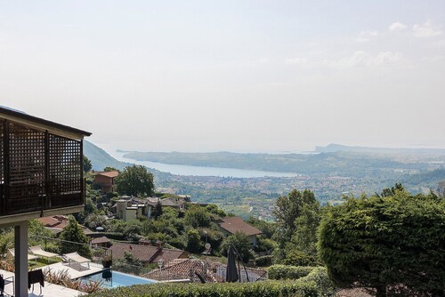 Villa Montagne e Lago  with spectacular view and private pool
