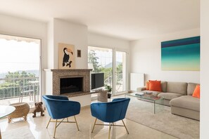 TV - Villa Montagne e Lago  with spectacular view and private pool (Villanuova sul Clisi)