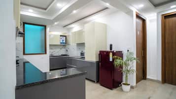 Business Room, Balcony | Private kitchen