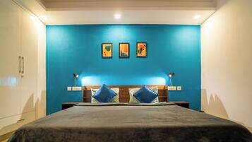 Business Room, Balcony | 4 bedrooms, desk, laptop workspace, soundproofing