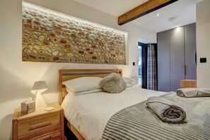 2 chambres, fer et planche à repasser, Wi-Fi gratuit, draps fournis