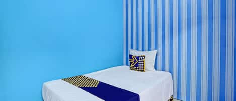 Basic Single Room | Laptop workspace, free WiFi, bed sheets