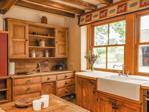 Fridge, dishwasher, electric kettle, toaster - Bay Horse Farm (Skipton)