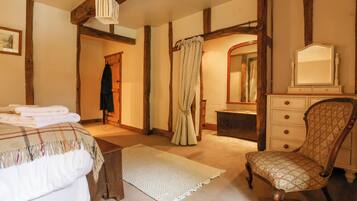 5 bedrooms, individually decorated, individually furnished, free WiFi