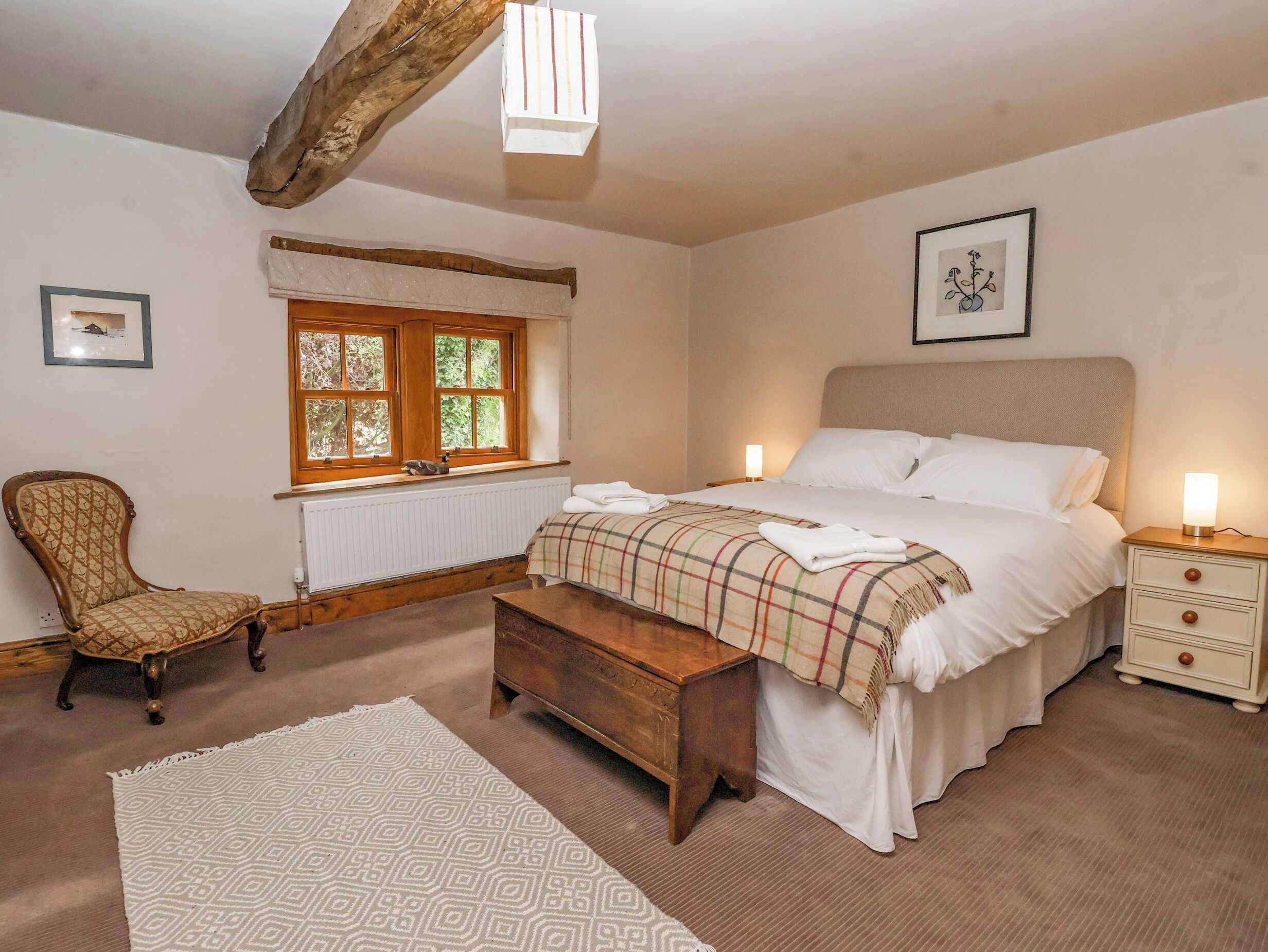 5 bedrooms, individually decorated, individually furnished, free WiFi