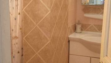 Hårtørrer, håndklæder, Sæbe, Toiletpapir