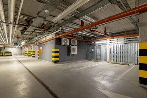 مواقف سيارات مجانية