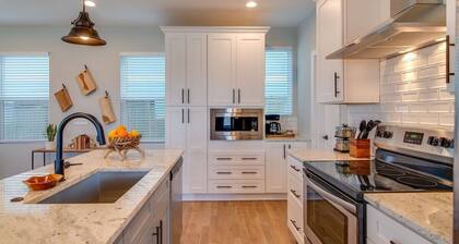 Rooftop Fire Pit ~ 2 mil to Brdwy ~ Sleeps 11