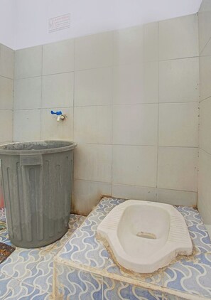 Habitación básica doble | Baño | Ducha y jabón