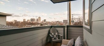 Balcony With Views ~ 2 mi to Broadway ~ Sleeps 7!