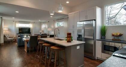 Balcony With Views ~ 2 mi to Broadway ~ Sleeps 7!