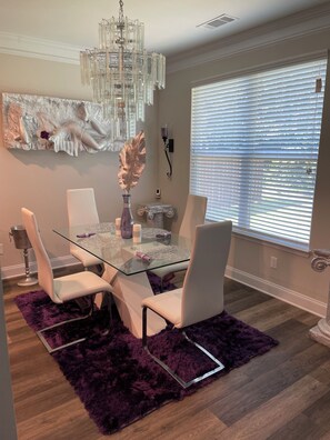 Dining - Beautiful cozy home in a nice quiet subdivision! Surrounded with much more. (Stockbridge)