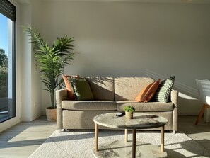 Flat-screen TV - Modern and bright mini house in Peine (Peine)