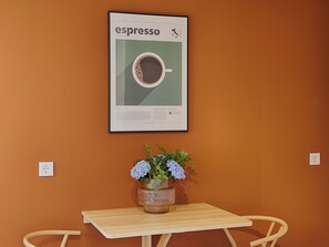 Classic Apartment | In-room dining