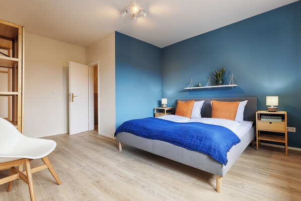Deluxe Apartment | Individually furnished, iron/ironing board, free WiFi, bed sheets