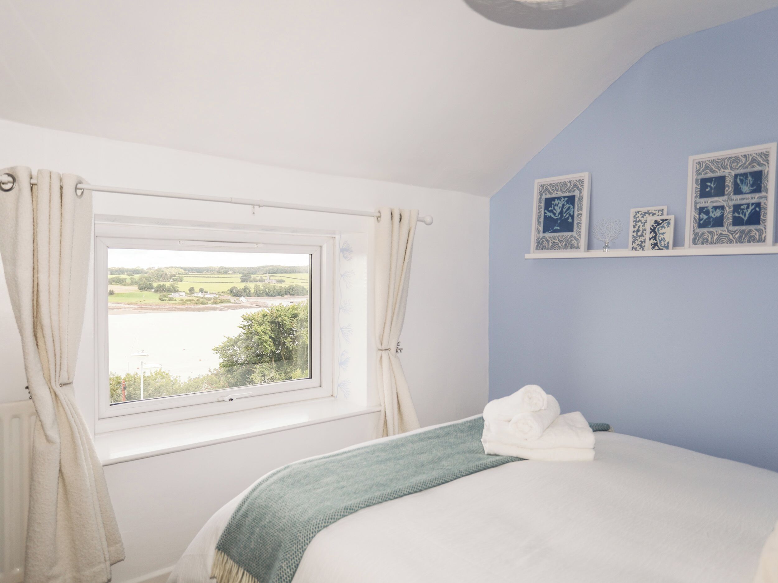 2 bedrooms, individually decorated, individually furnished, free WiFi