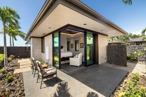 Terrace/patio - Brand New Luxury 5BDRM Home at Mauna Lani Resort (Kamuela)