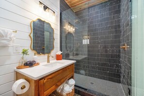 Douche, serviettes fournies