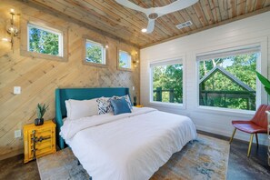 4 bedrooms, iron/ironing board, free WiFi, bed sheets - Mtn Views/Private Creek/Best Location/Huge Deck! (Broken Bow)