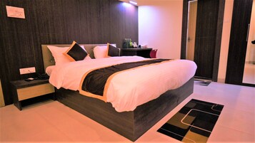 Desk, free WiFi, bed sheets
